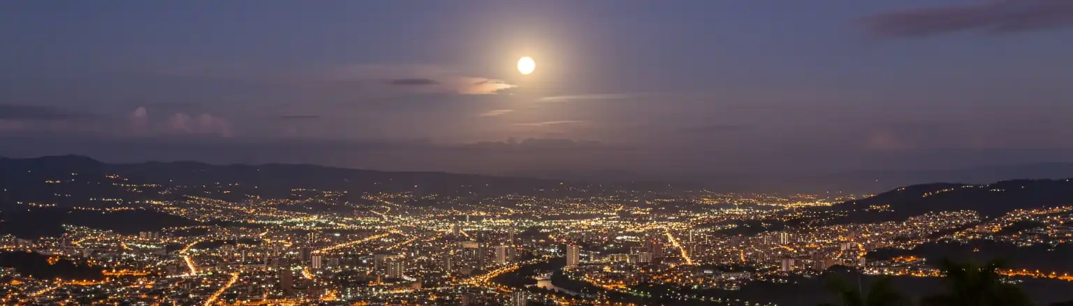full-moon-over-Medellín, Colombia