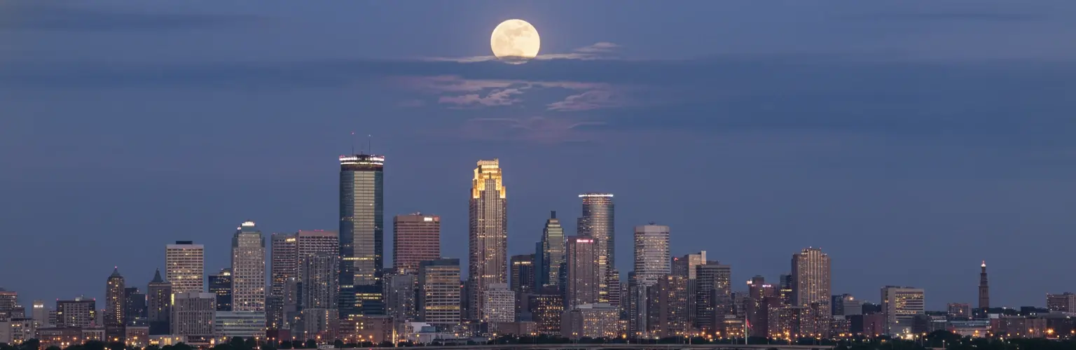 full-moon-phase-over-minneapoilis