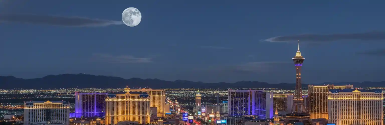 moonrise-over-las-vegas