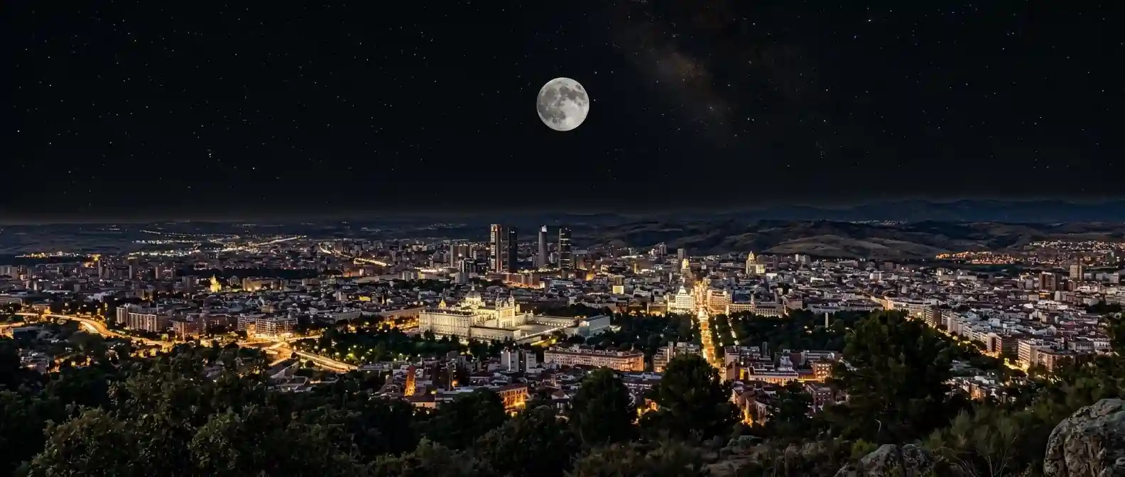 Madrid, Spain-moonrise-over-skyline