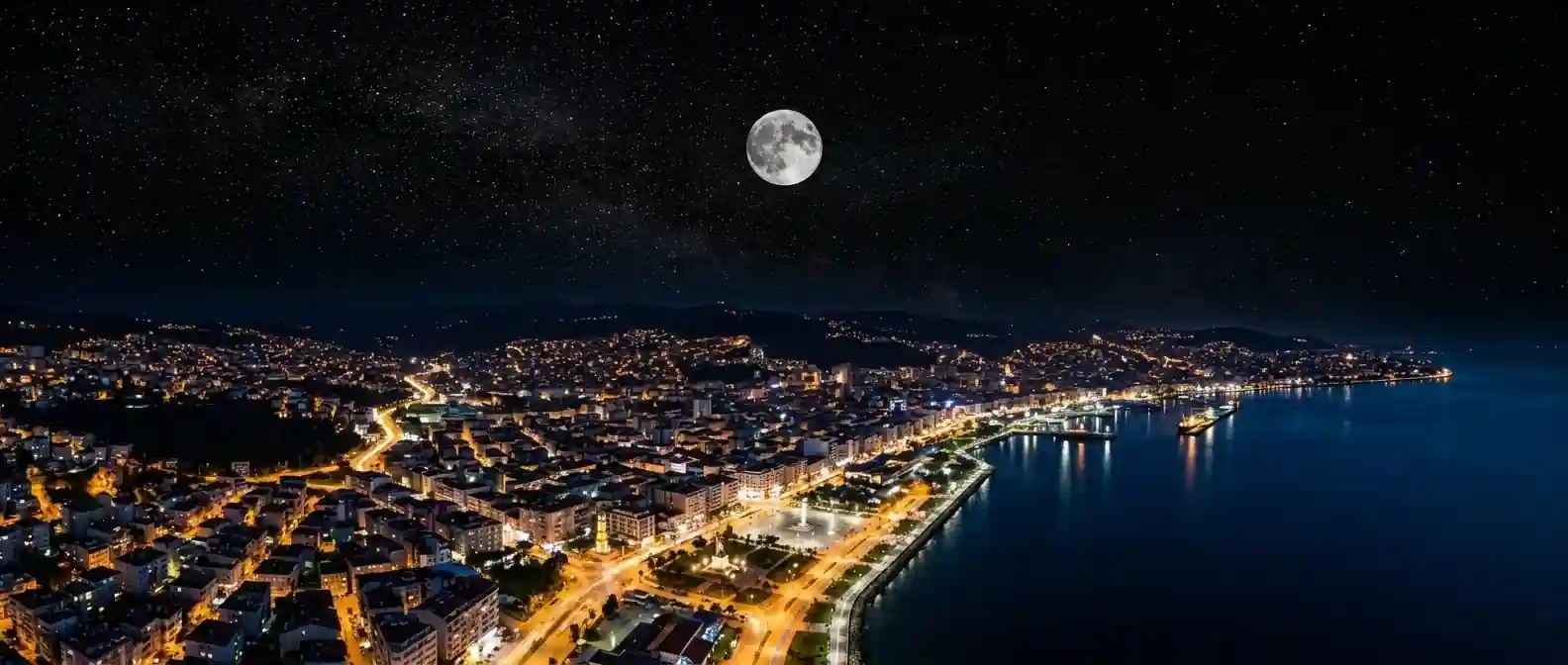 Samsun, Turkey-moonrise-skyline