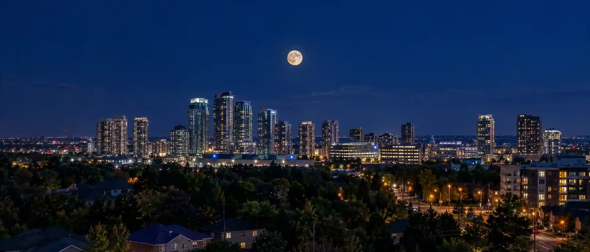 moon-centered-over-markham-ontario