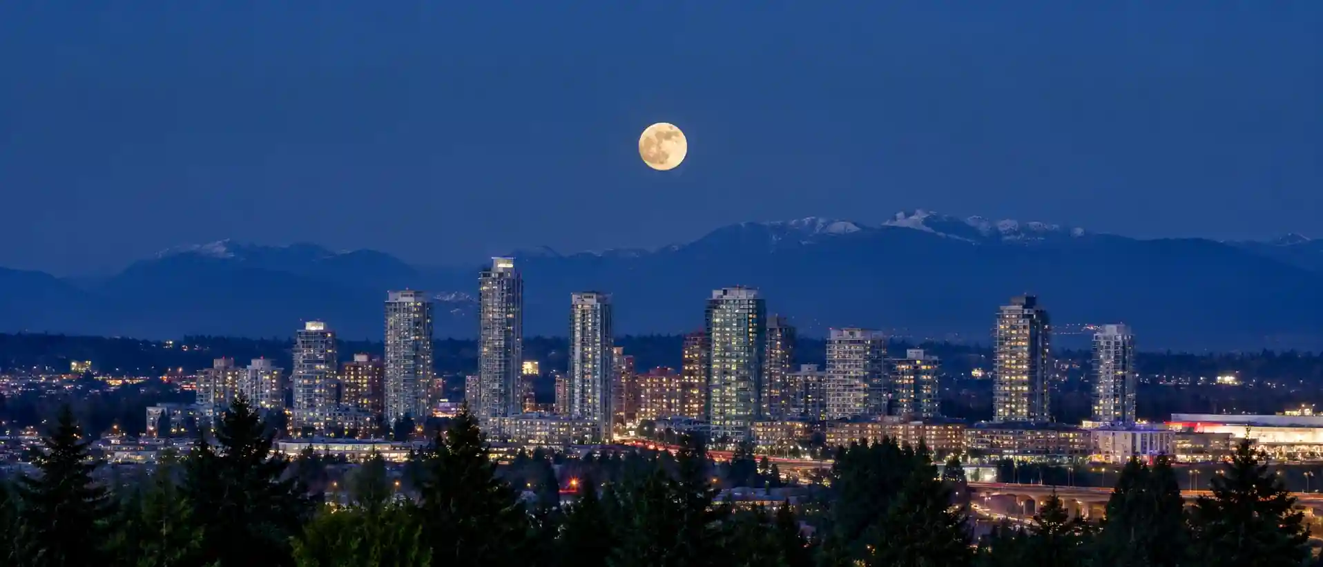 moon-centered-over-surrey-bc