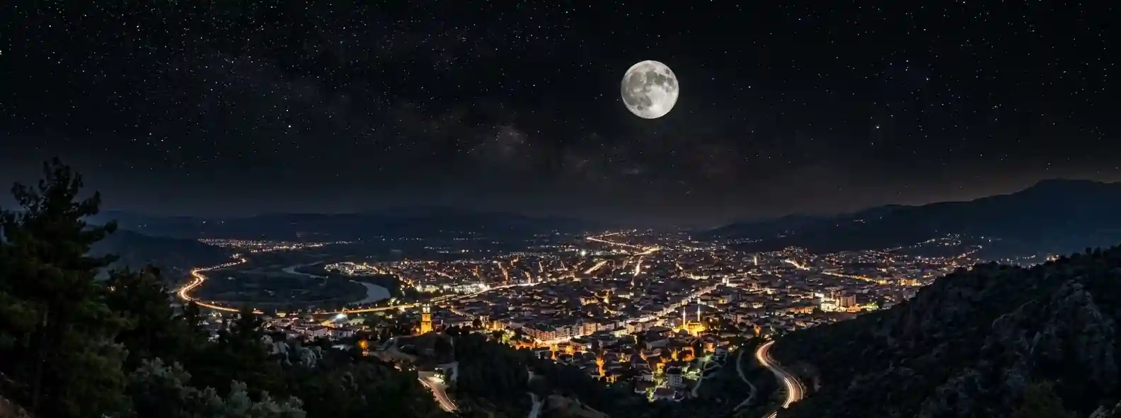 moon-over-Aydin, Turkey