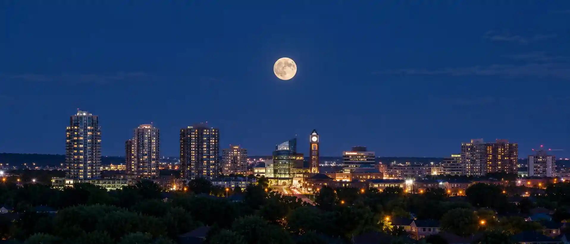 moon-over-brampton-ontario-skyline