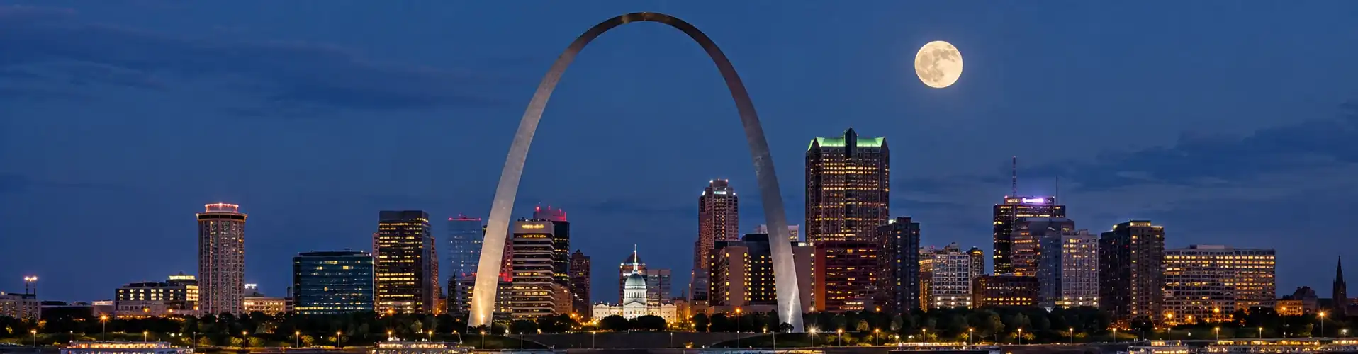 full-moon-hanging-over-st-louis